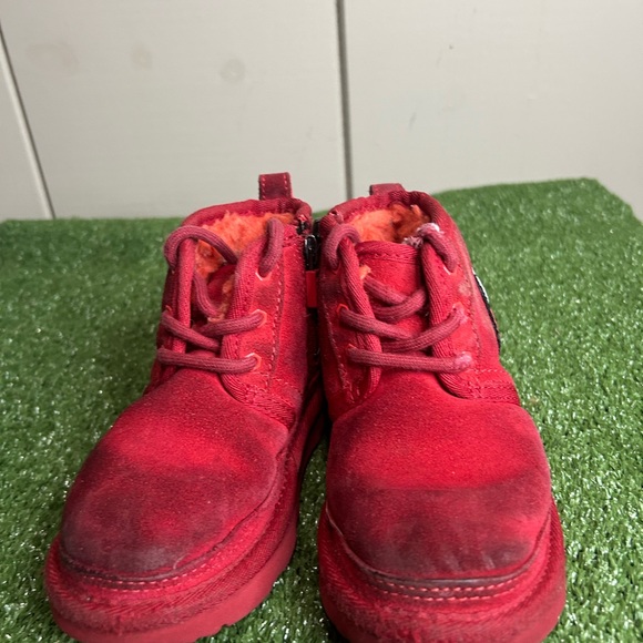 Size 9C- UGG x Sesame Street Elmo Neumel II boots toddler - Picture 4 of 6